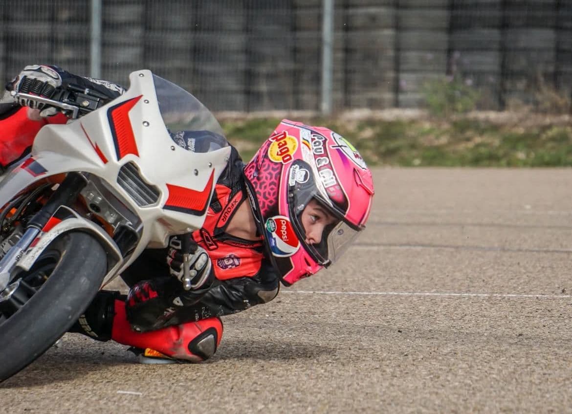 Hugo Totu en moto durante una carrera del Campeonato de España